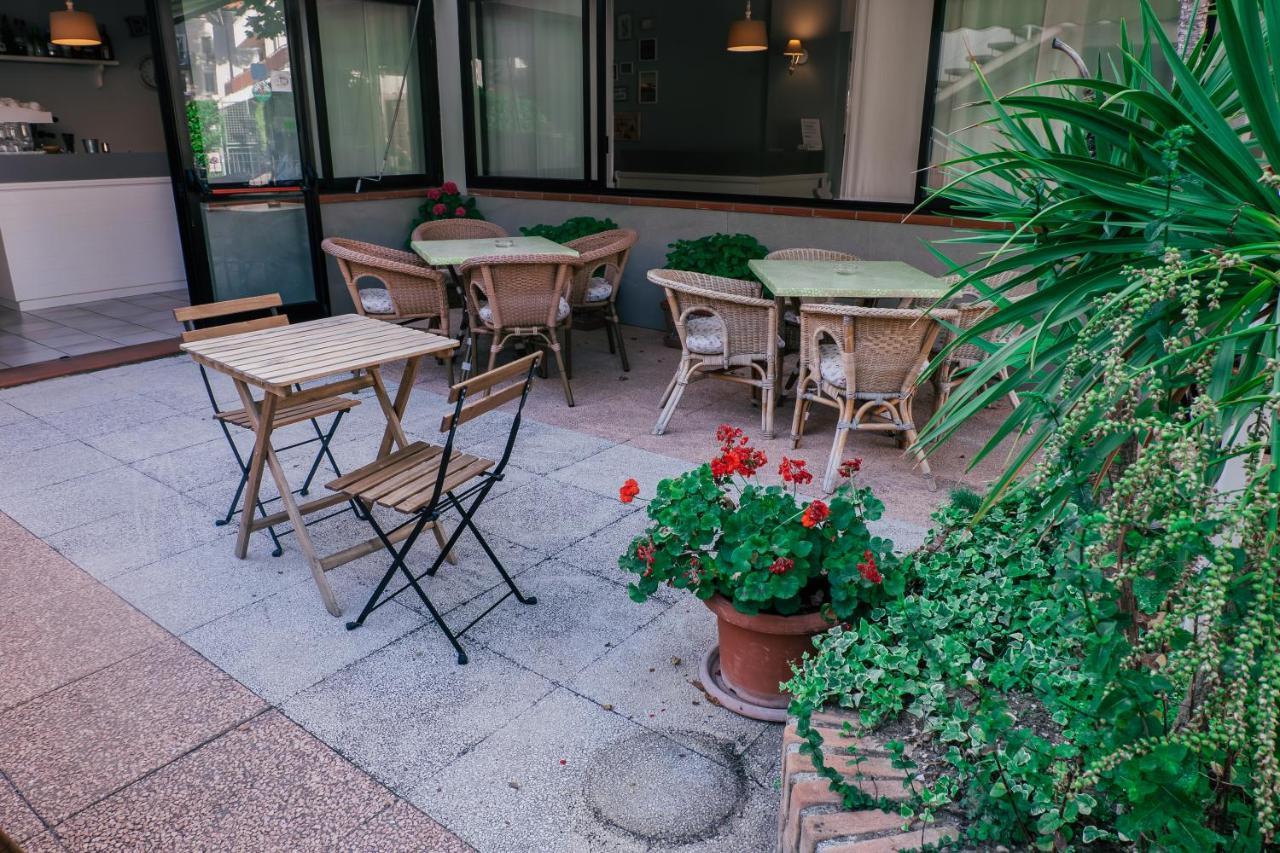 Hotel Jolie Riccione Exterior foto